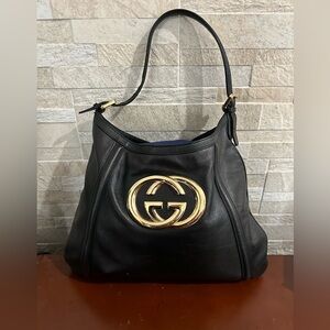 AUTHENTIC Gucci Purse. Beautifully oversized GG logo ✨